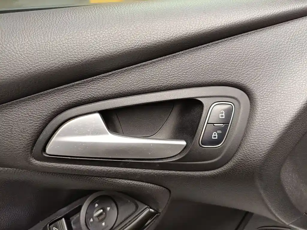Ford Focus 2015 — фото 8