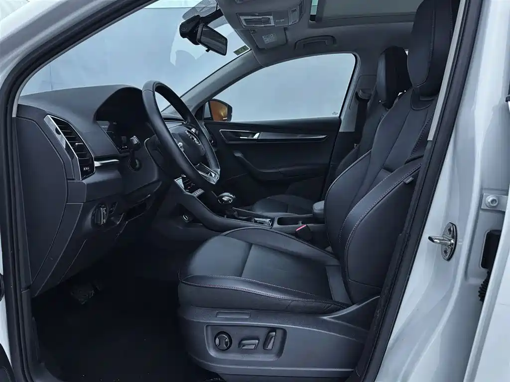Skoda Karoq 2024 — фото 11