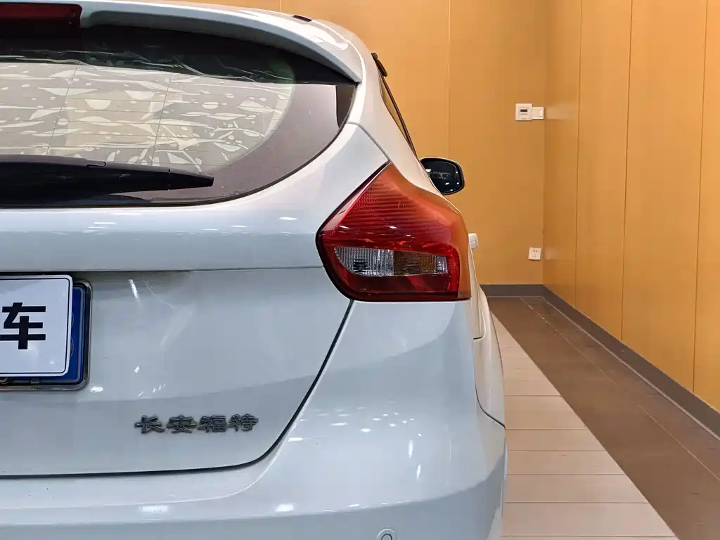 Ford Focus 2015 — фото 26
