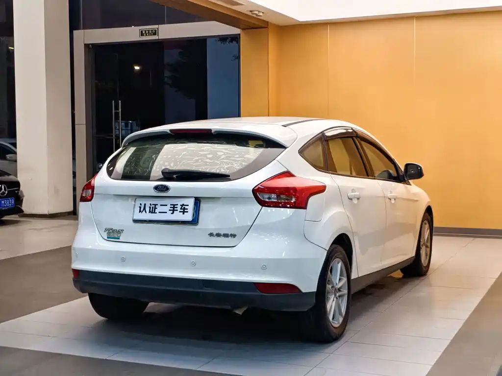 Ford Focus 2015 — фото 29