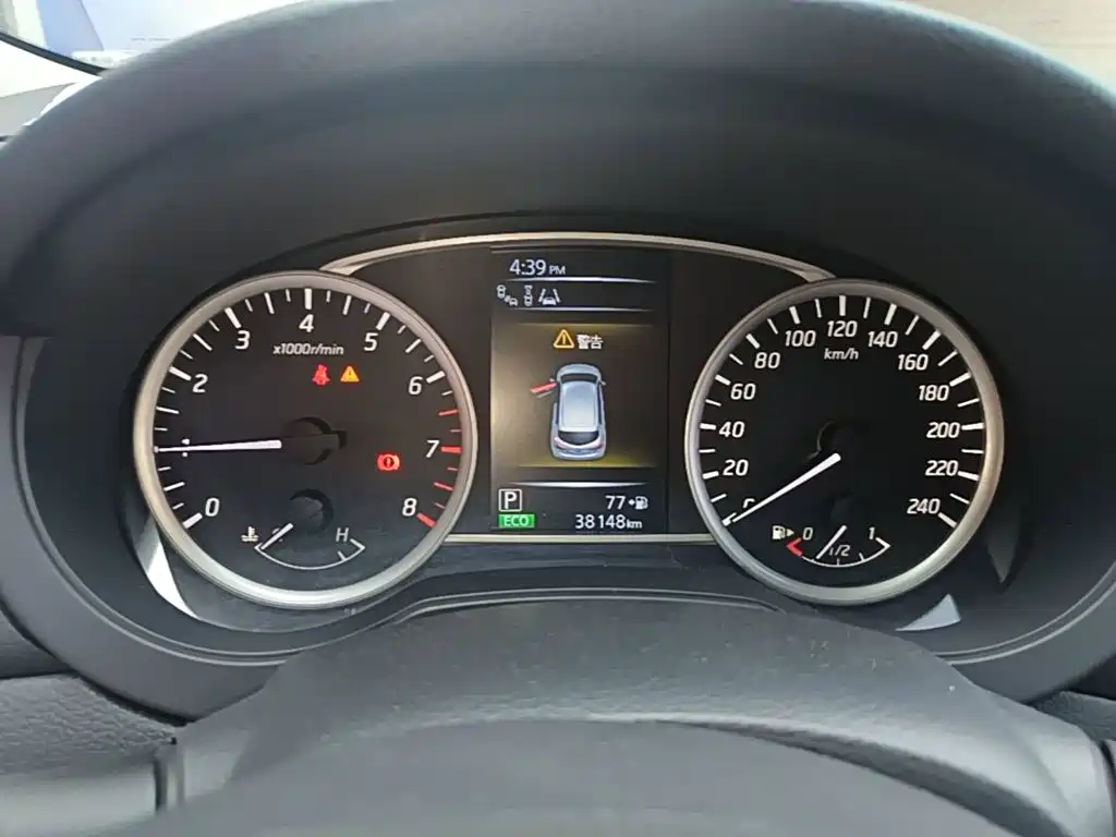 Nissan Tiida 2016 — фото 12