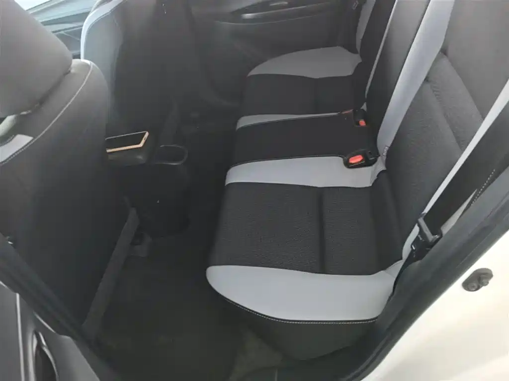 Toyota Yaris L 2021 — фото 17
