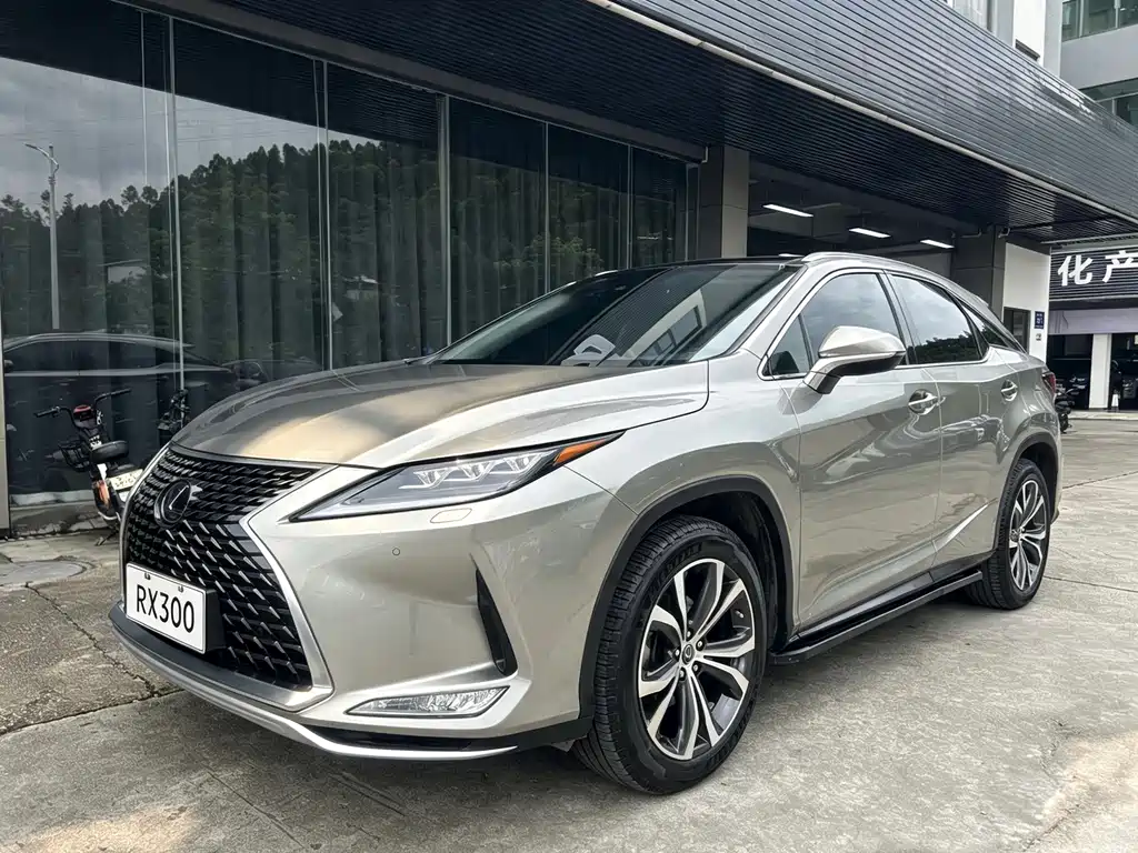 Lexus RX 2021 — фото 1