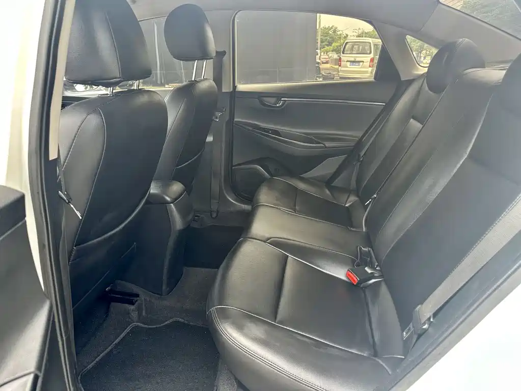 Hyundai Elantra 2019 — фото 6