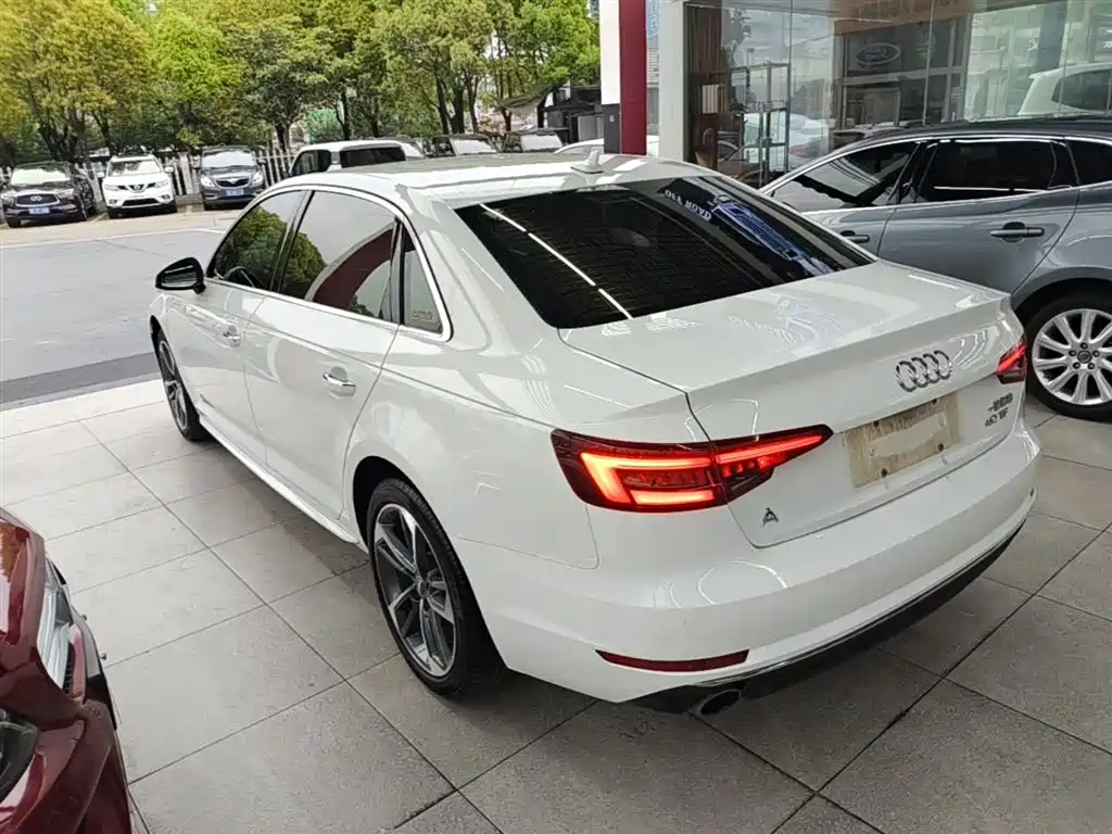Audi A4L 2018 — фото 5