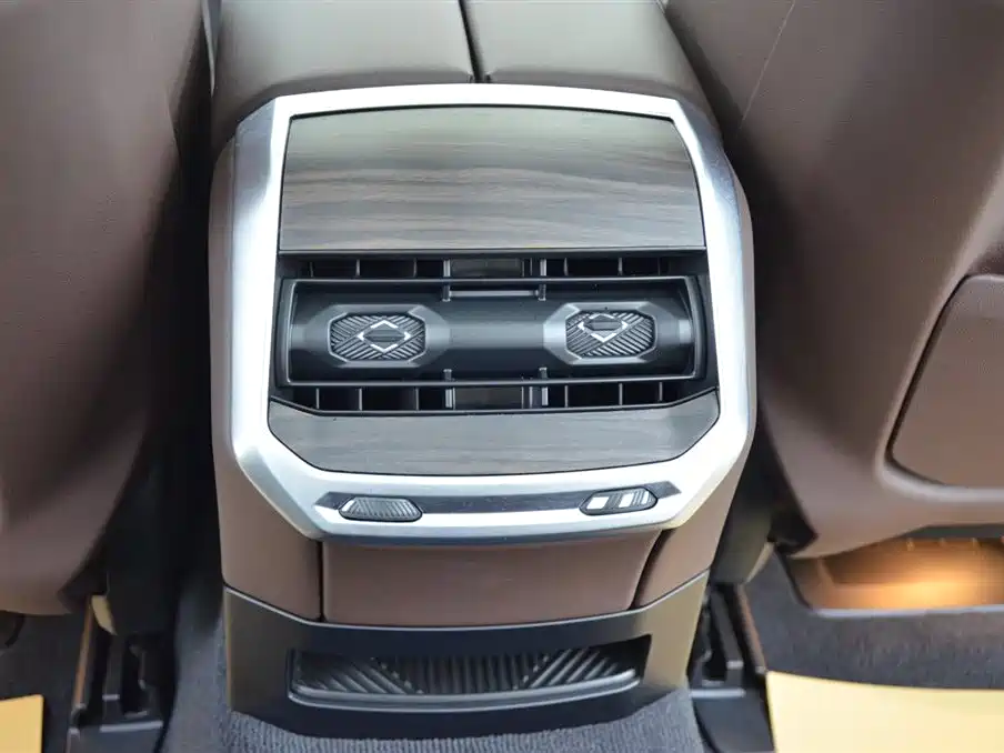 BMW 7 Series 2025 — фото 10