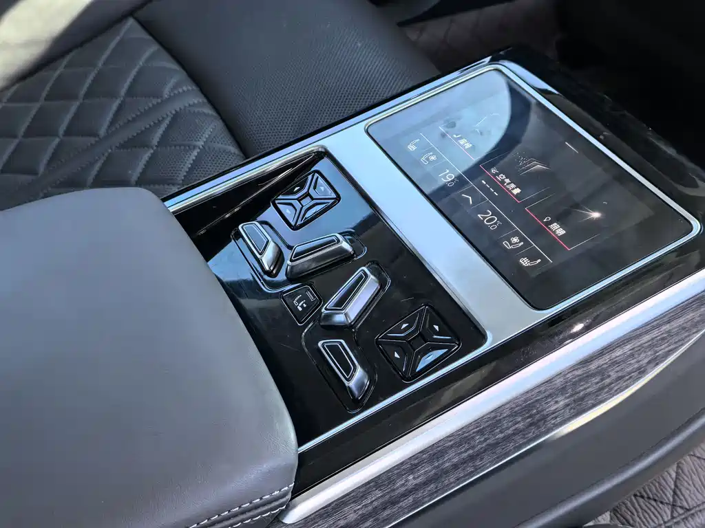 Audi A8 2023 — фото 15