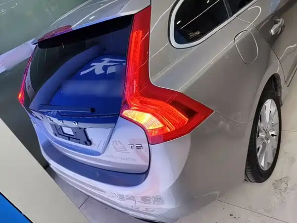 Volvo V60 2015