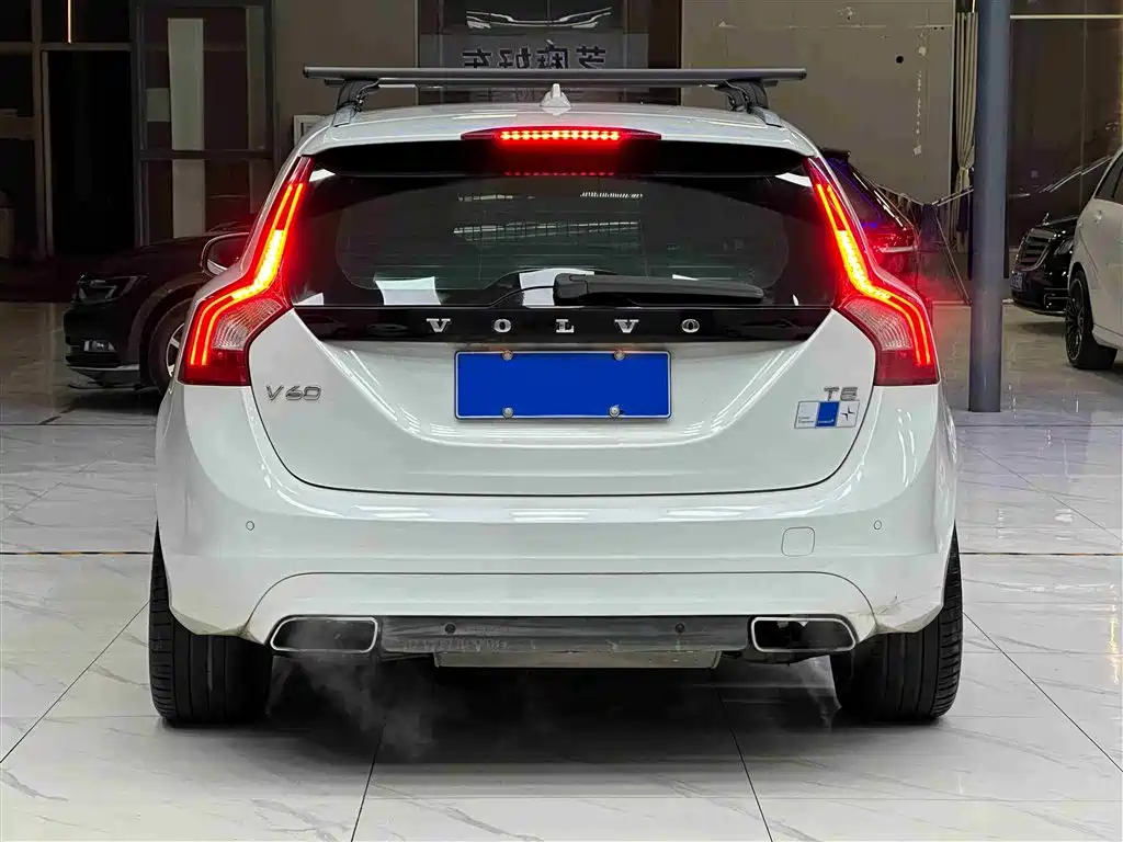 Volvo V60 2016 — фото 5