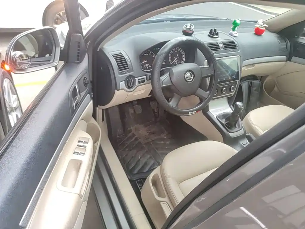 Skoda Octavia 2015 — фото 16