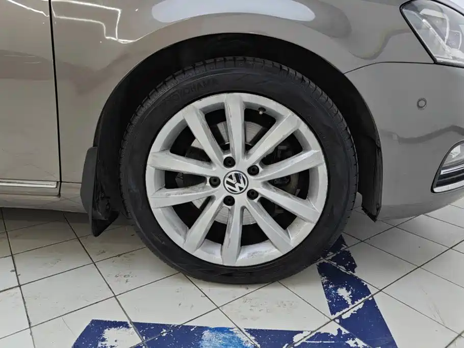 Volkswagen Magotan 2013