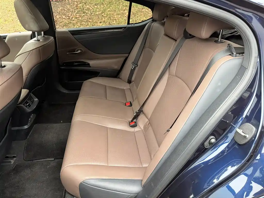 Lexus ES 2023 — фото 10