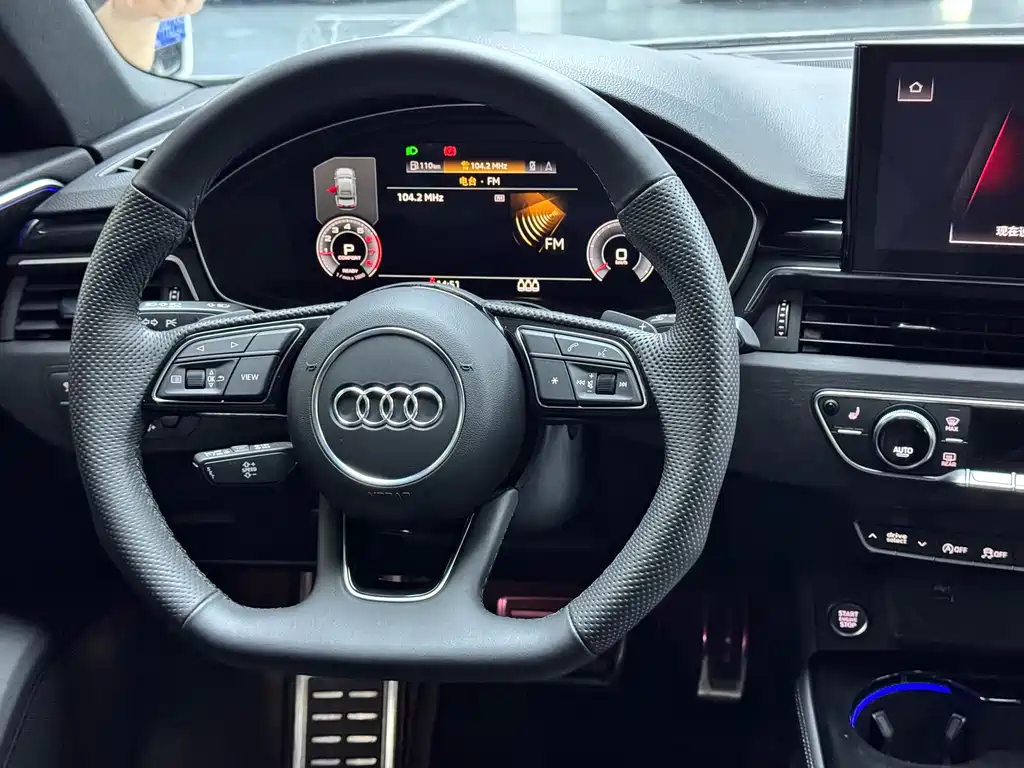 Audi A4L 2025 — фото 13