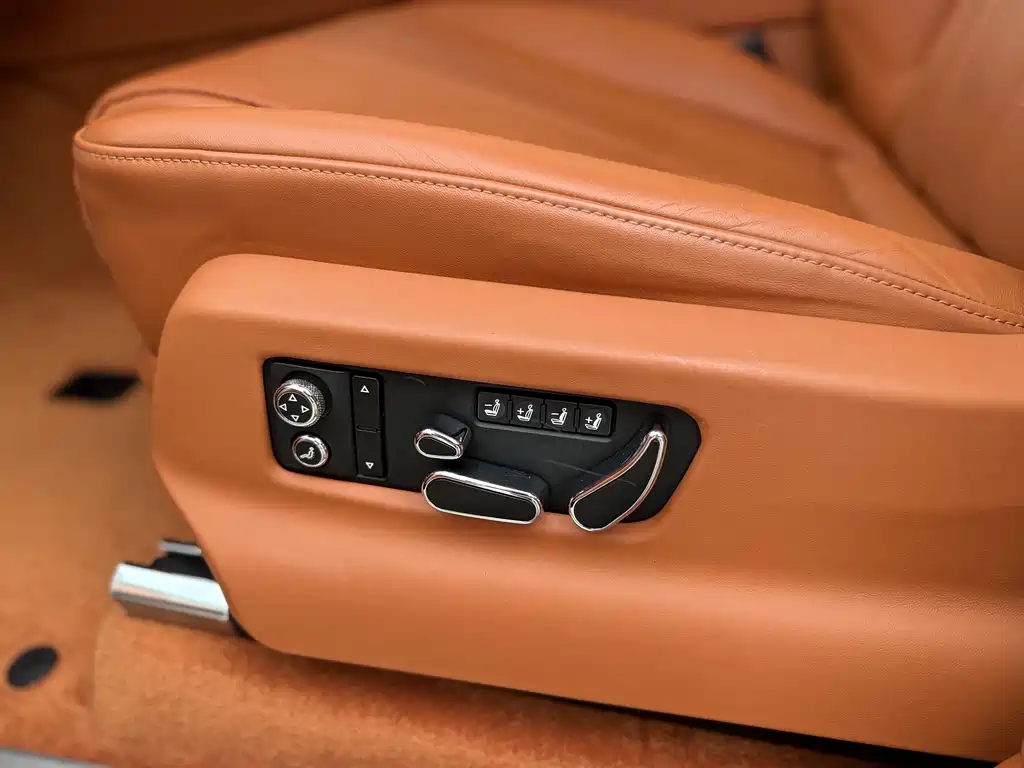 Bentley Bentayga 2016 — фото 10