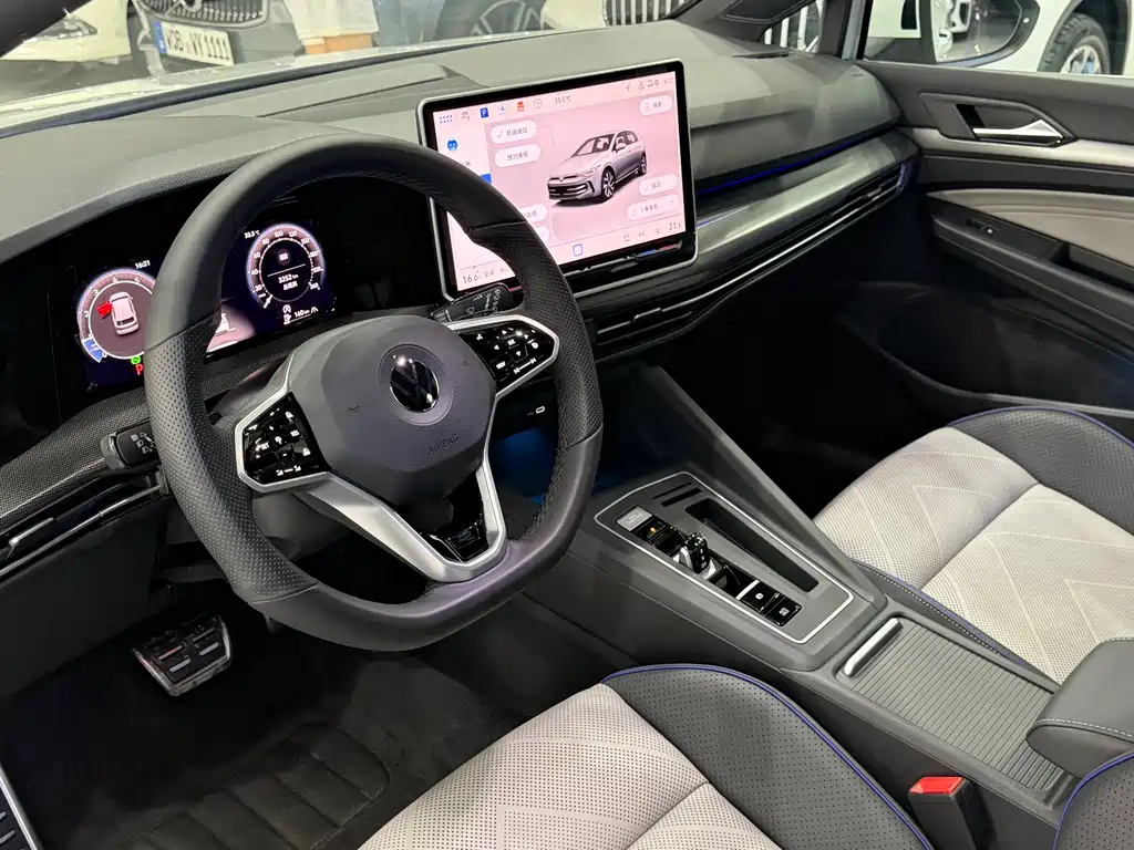Volkswagen Golf 2025
