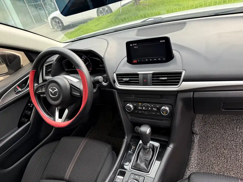 Mazda 3 Axela 2017 — фото 17