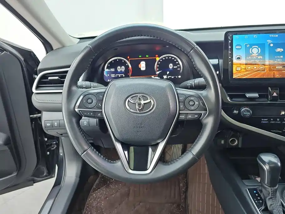 Toyota Camry 2022 — фото 15
