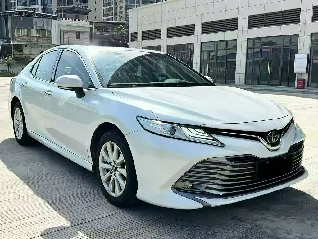 Toyota Camry 2021 — фото 3