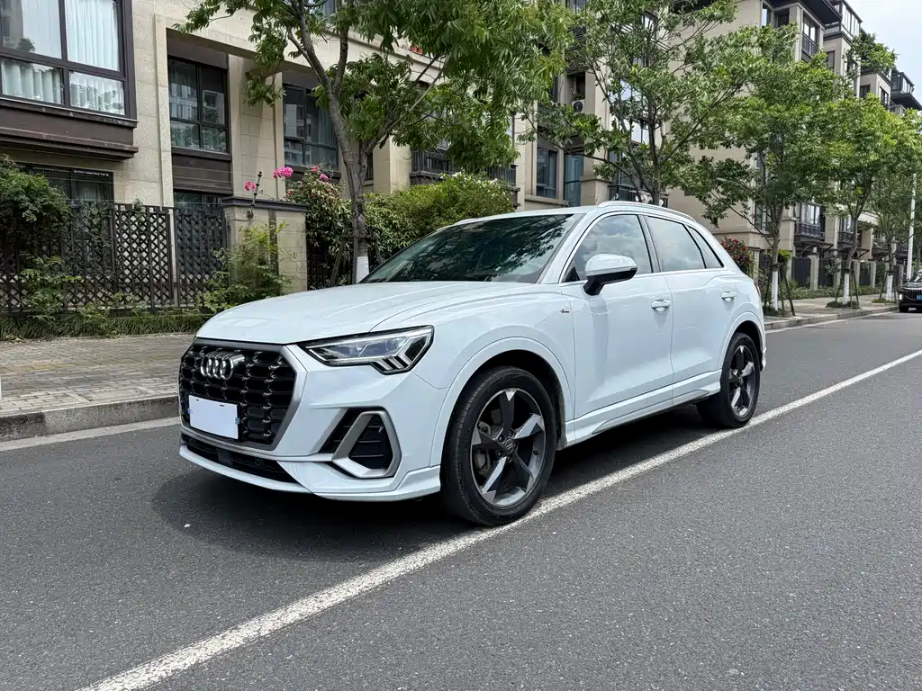 Audi Q3 2019 — фото 1