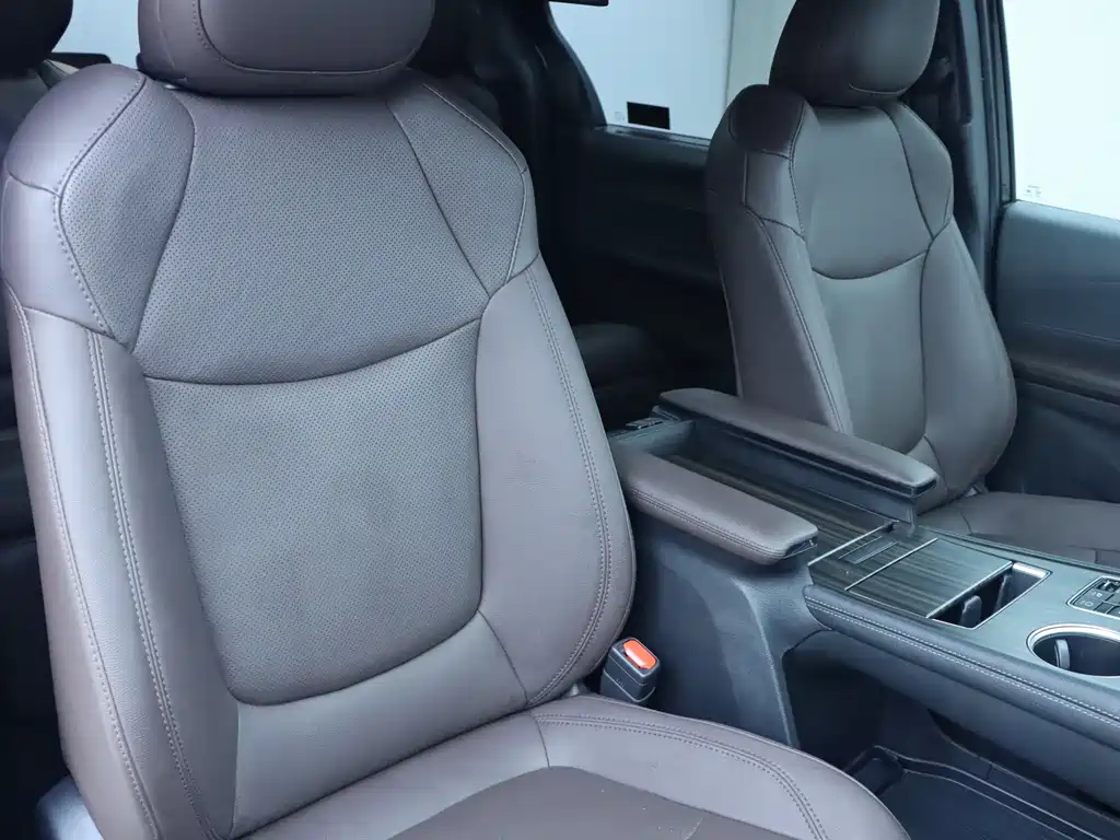 Toyota Sienna 2023 — фото 10