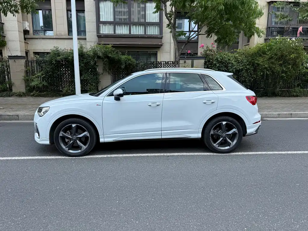 Audi Q3 2019 — фото 10