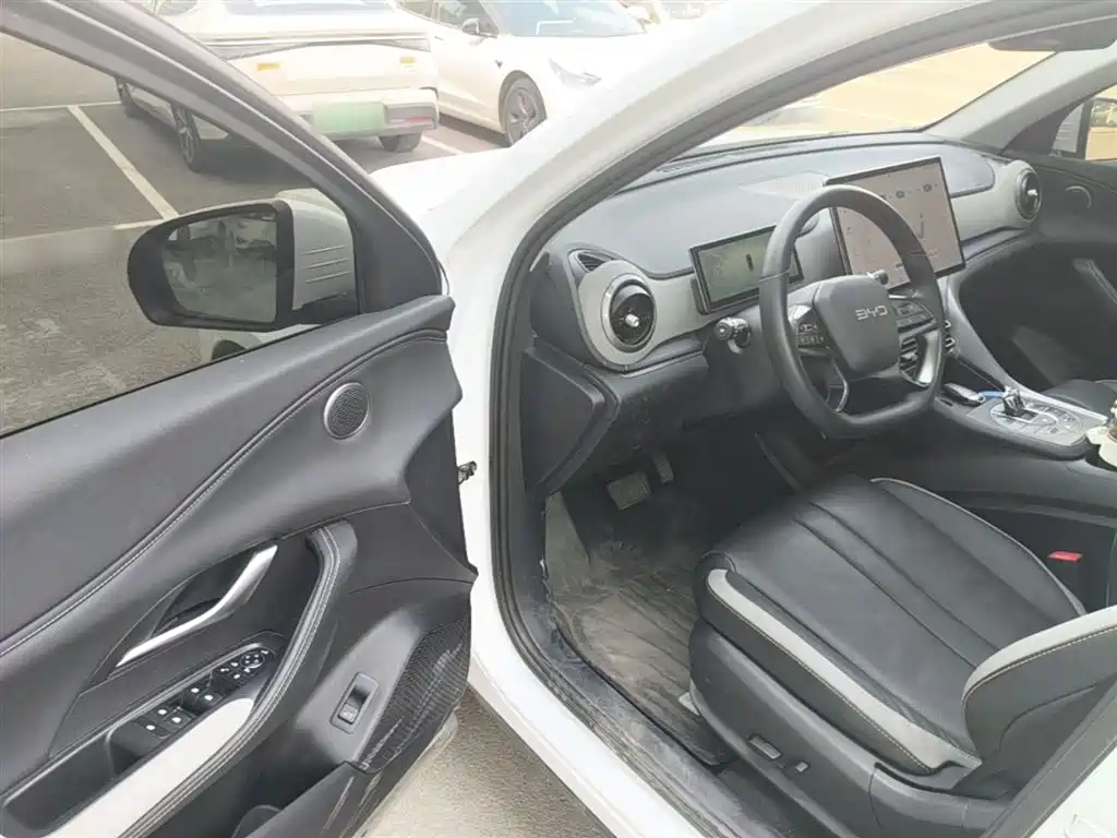 BYD Seal 05 DM-i 2024 — фото 16