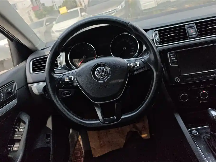 Volkswagen Sagitar 2017 — фото 15