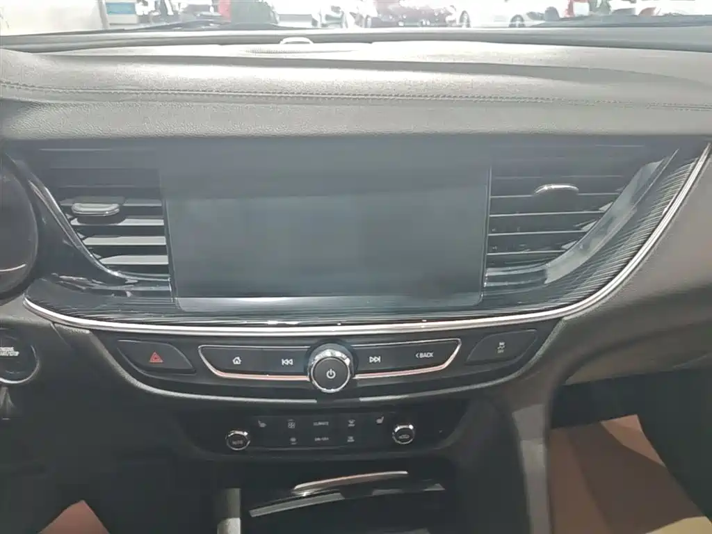 Buick Regal 2022 — фото 12