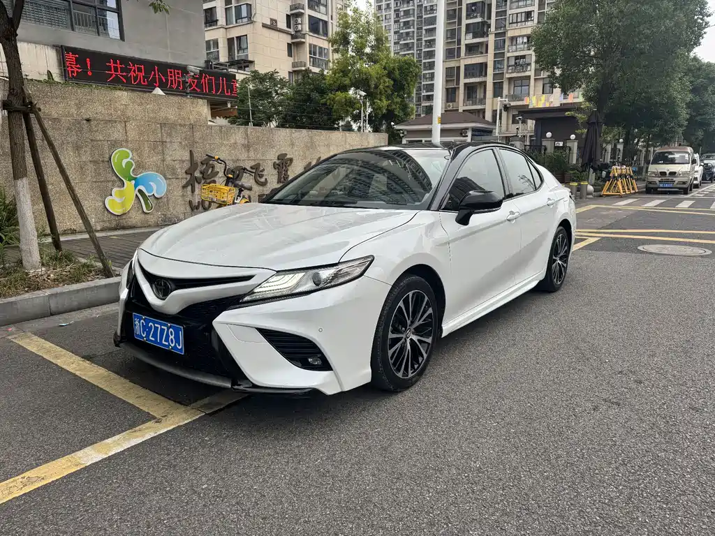 Toyota Camry 2020 — фото 2