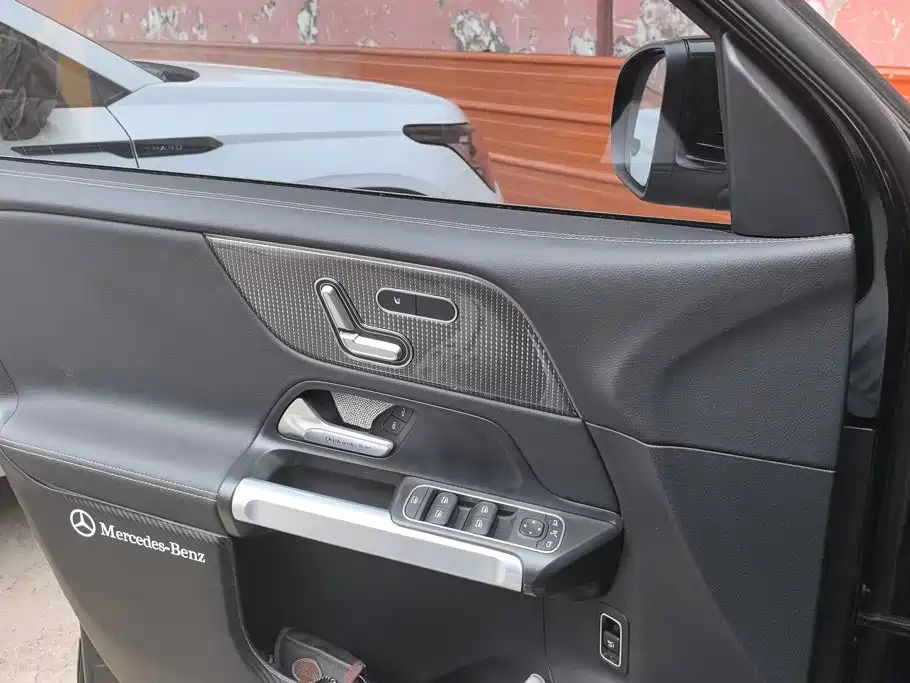 Mercedes-Benz GLB 2023