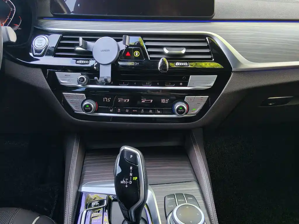 BMW 5 Series 2022 — фото 11
