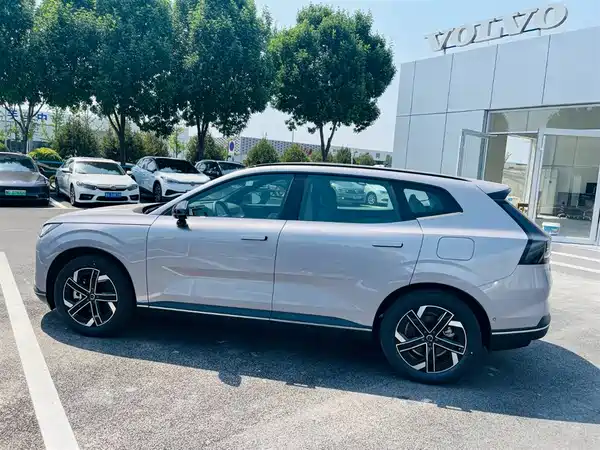 Volvo XC70 Plug-In Hybrid 2025