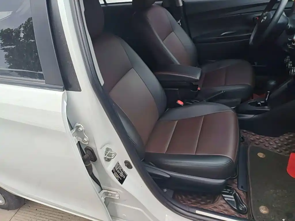 Toyota Yaris L 2020 — фото 25