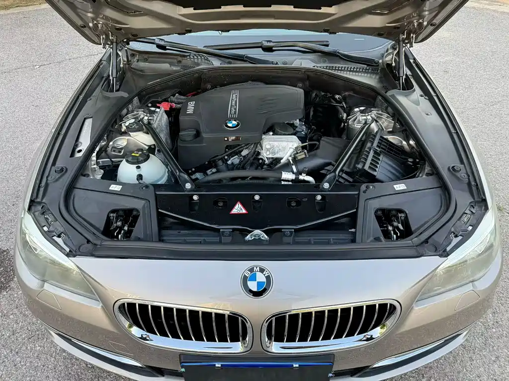 BMW 5 Series 2016 — фото 9