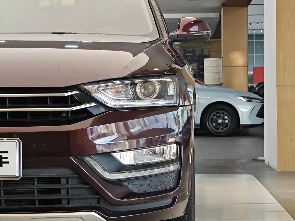 Zotye SR7 2016 — фото 2