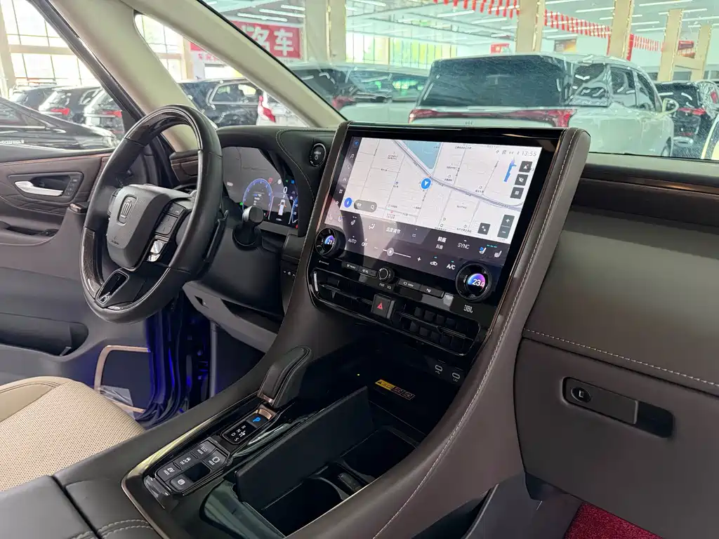 Toyota Vellfire 2024 — фото 13