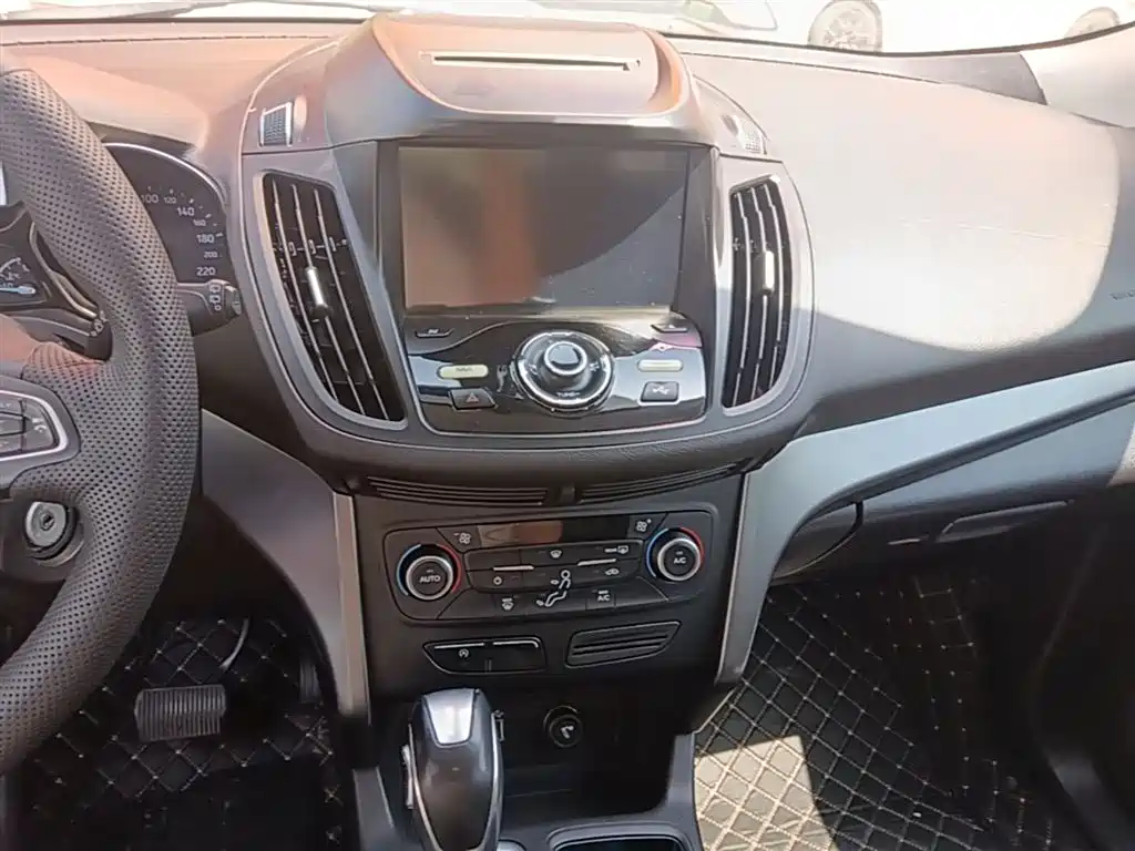 Ford Kuga 2018 — фото 13