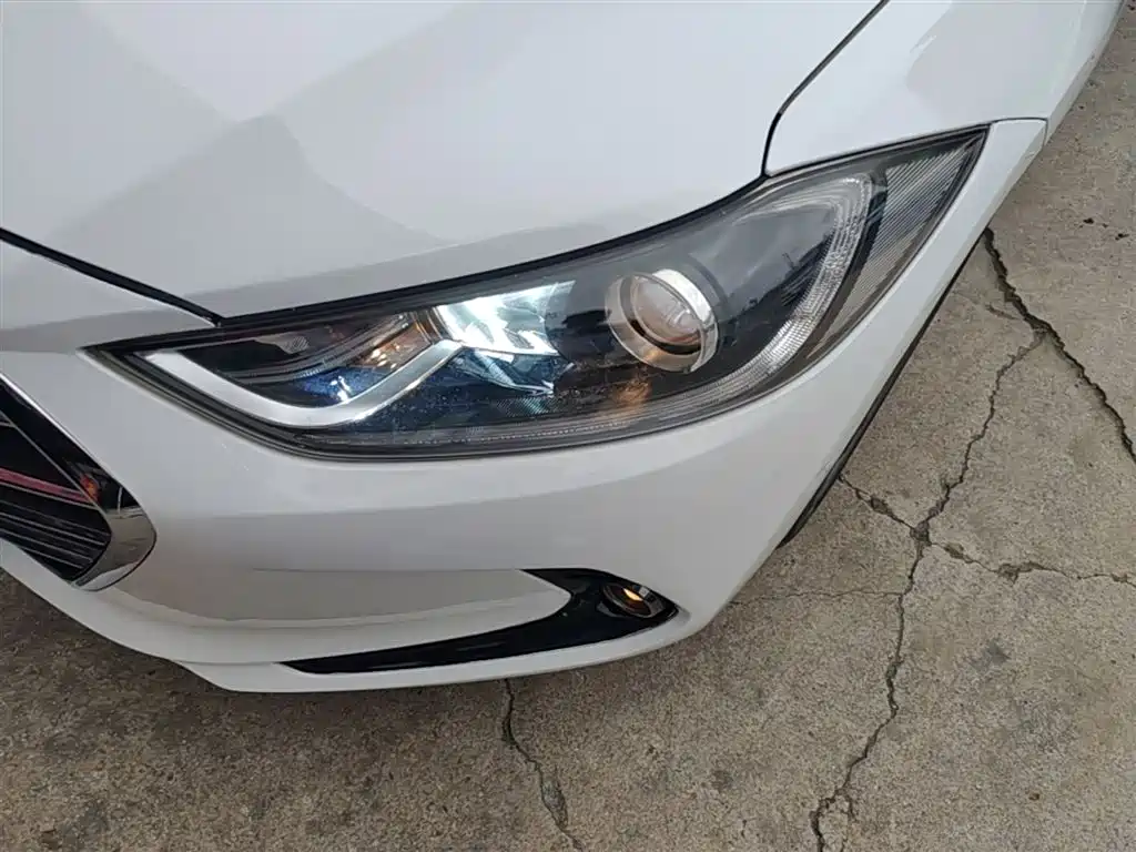 Hyundai Elantra 2017 — фото 24