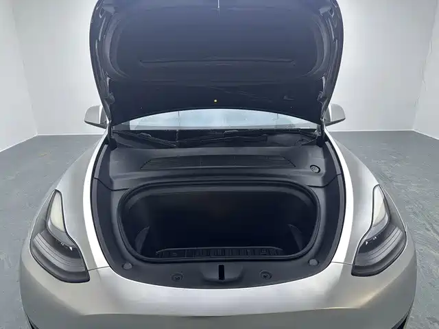 Tesla Model Y 2022 — фото 9
