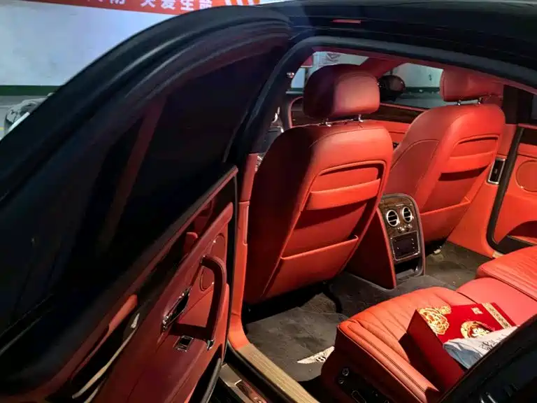 Bentley Flying Spur 2018 — фото 10