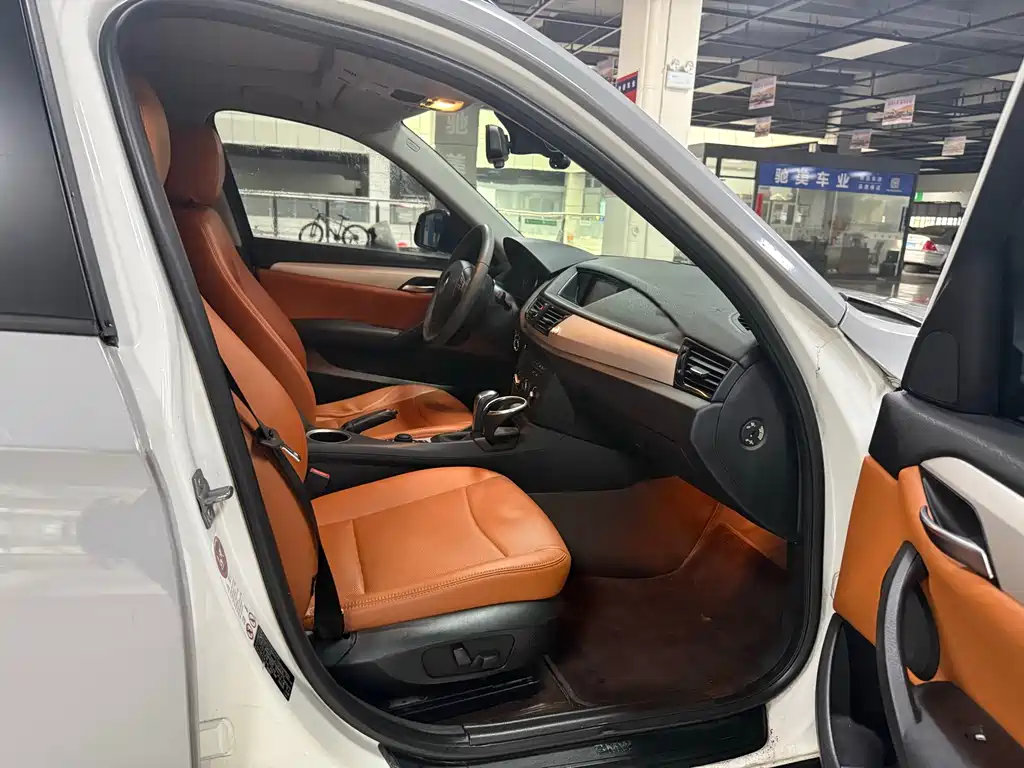 BMW X1 2014 — фото 12