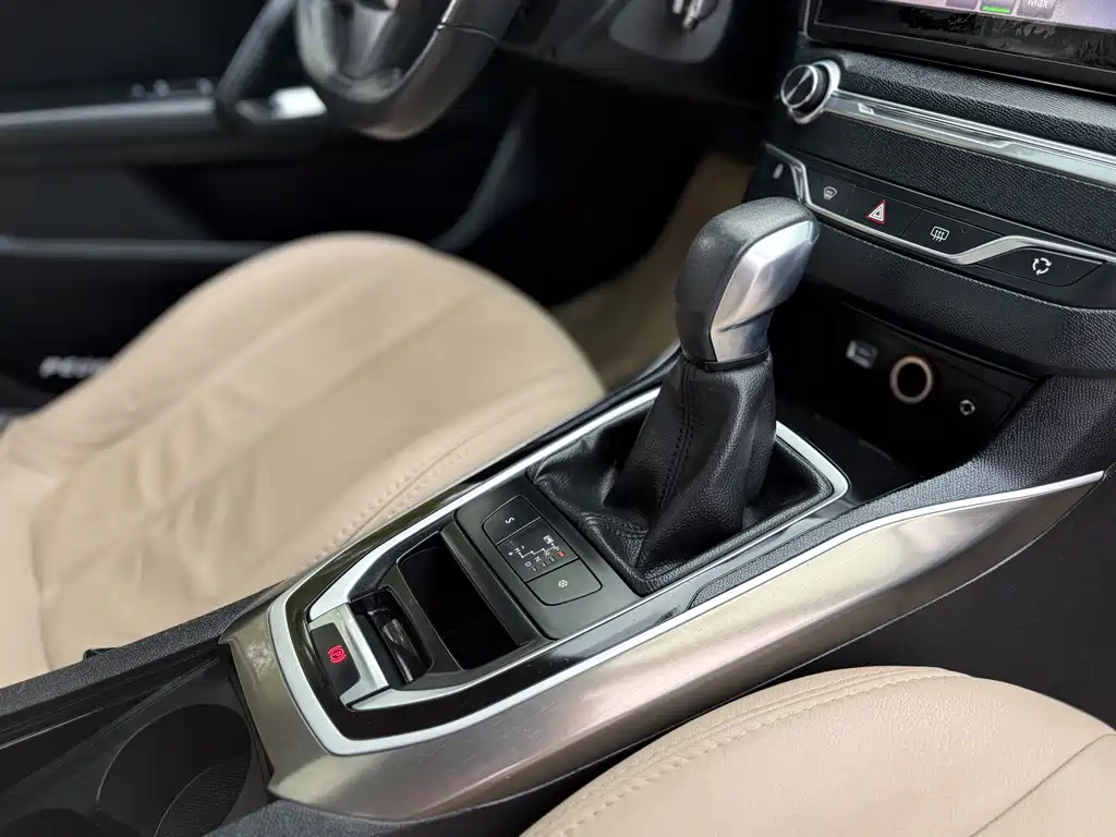 Peugeot 408 2016 — фото 11
