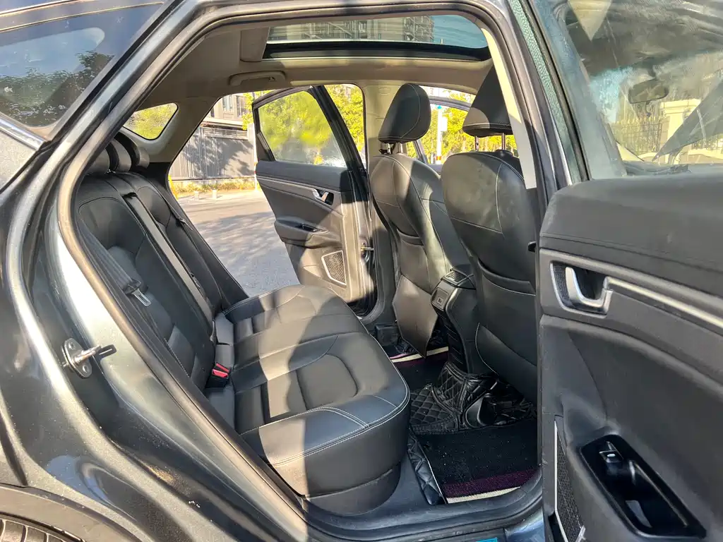 Geely Emgrand GS 2018 — фото 15