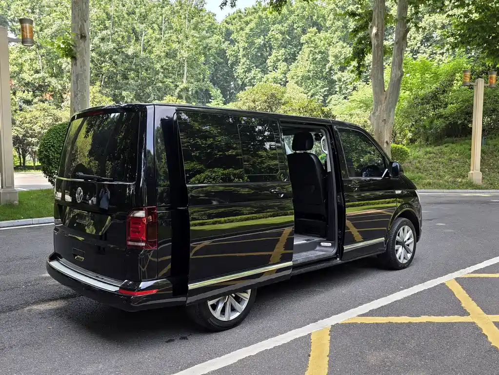 Volkswagen Multivan 2019 — фото 32