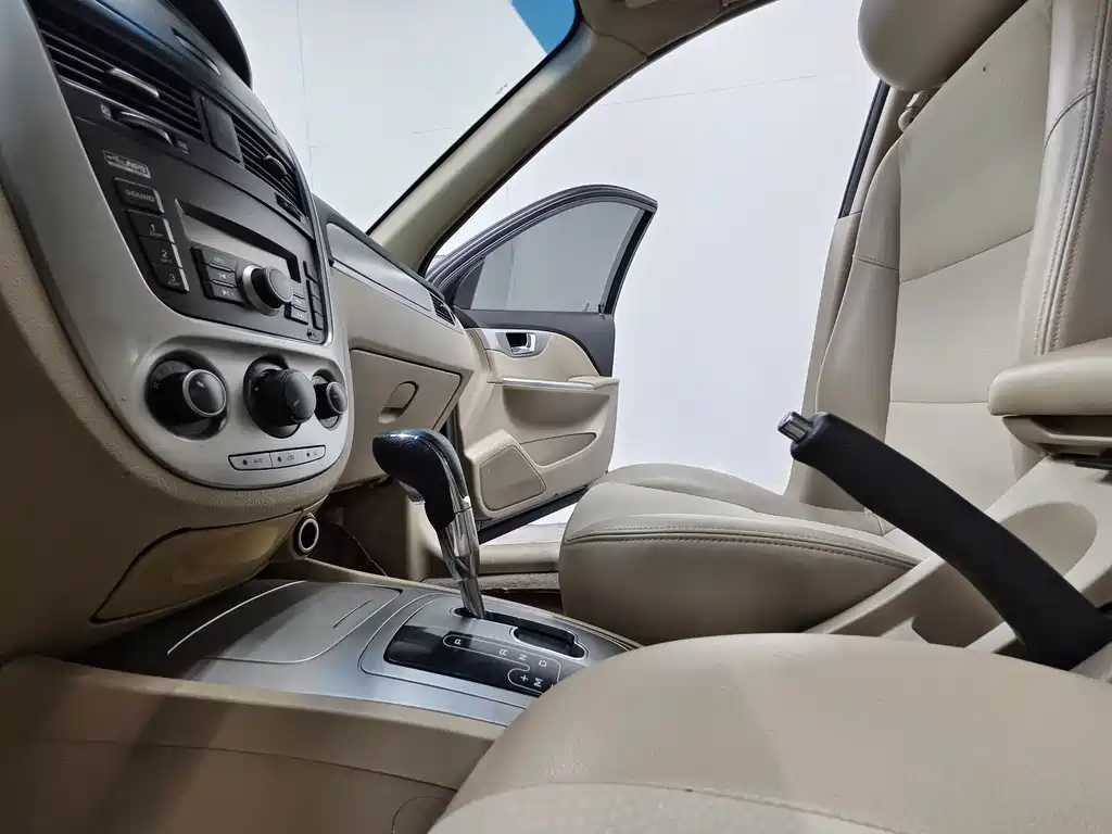 Buick Excelle 2014 — фото 11