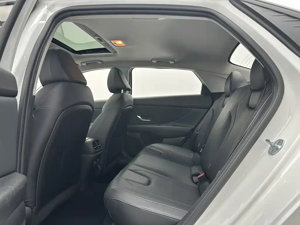 Hyundai Elantra 2023