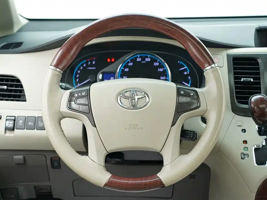 Toyota Sienna 2014 — фото 15