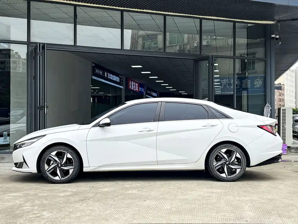 Hyundai Elantra 2022