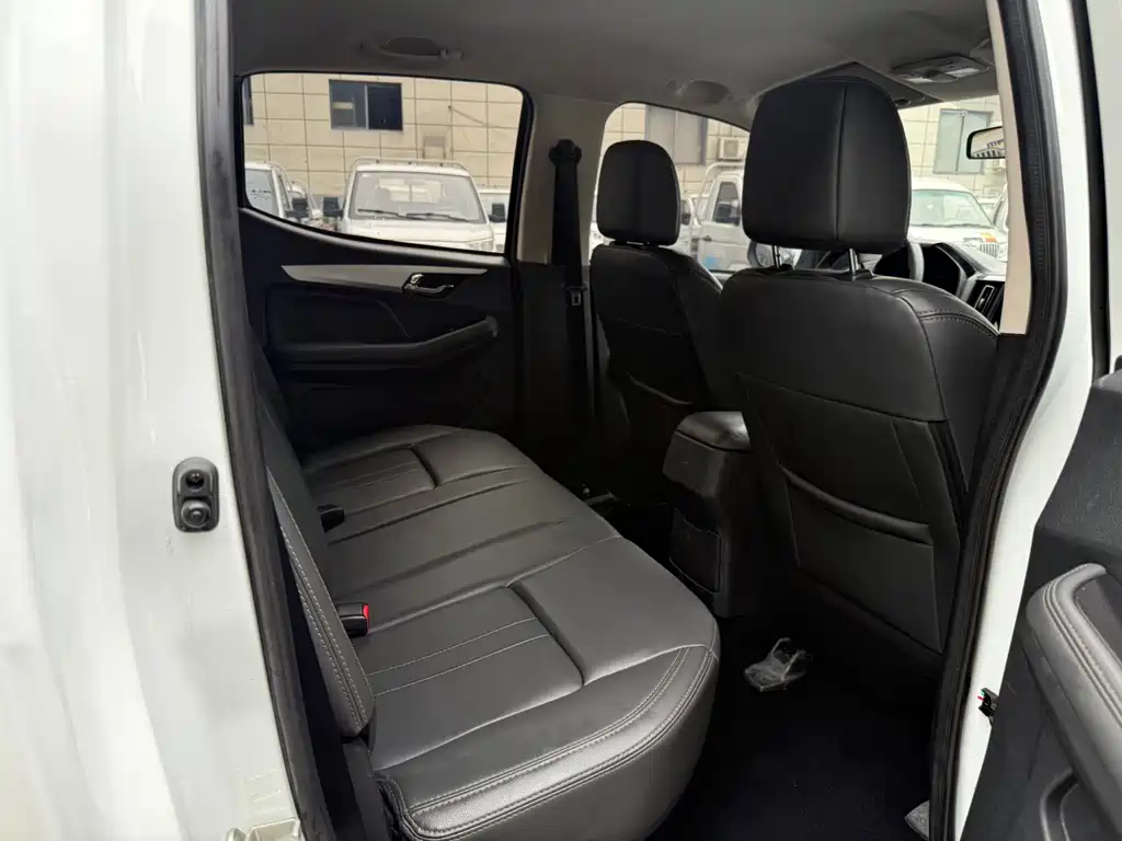Isuzu RE-MAX 2023 — фото 12