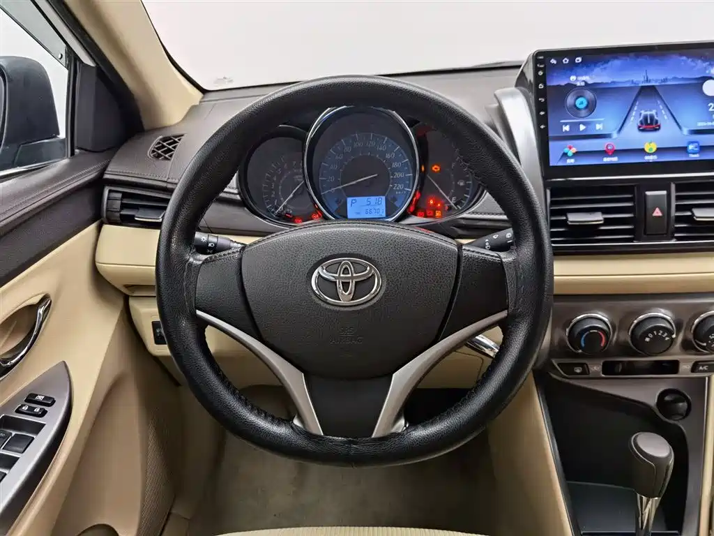Toyota Yaris L 2015 — фото 11